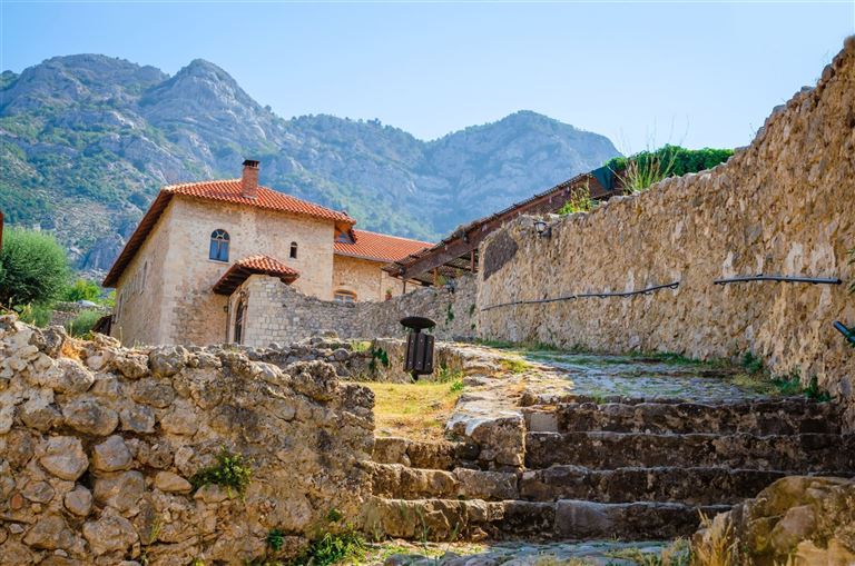 Der Reiz des unbekannten Albaniens ©Olena Zn/adobestock